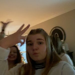 Meet your Posher, Ella